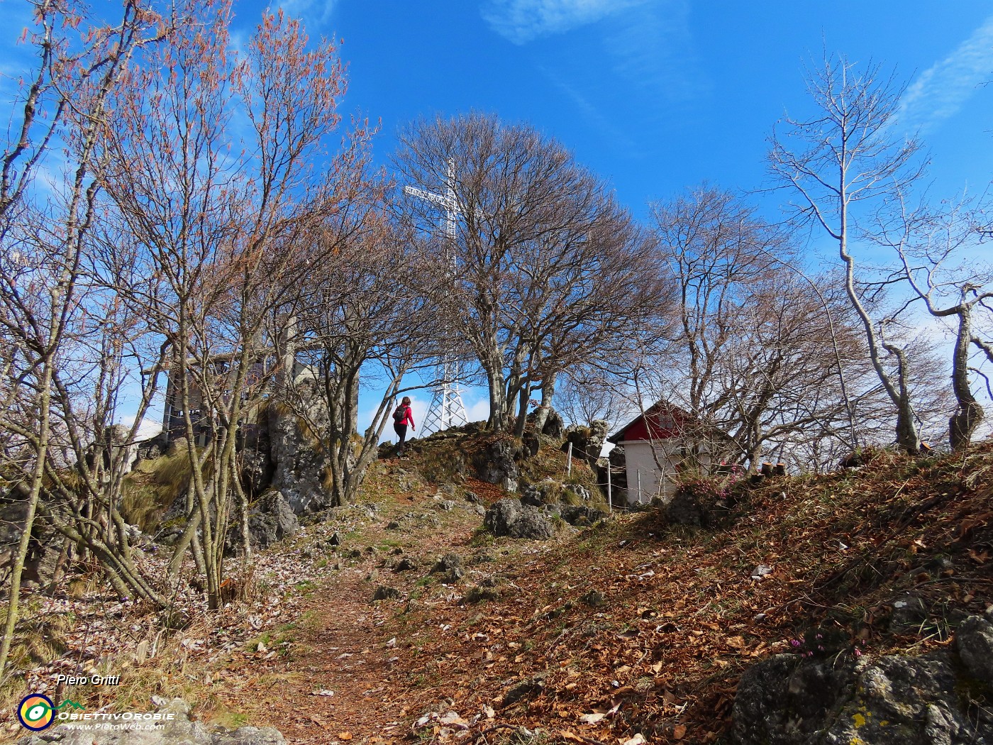 55 Baita e Croce Monte Zucco (1232 m).JPG